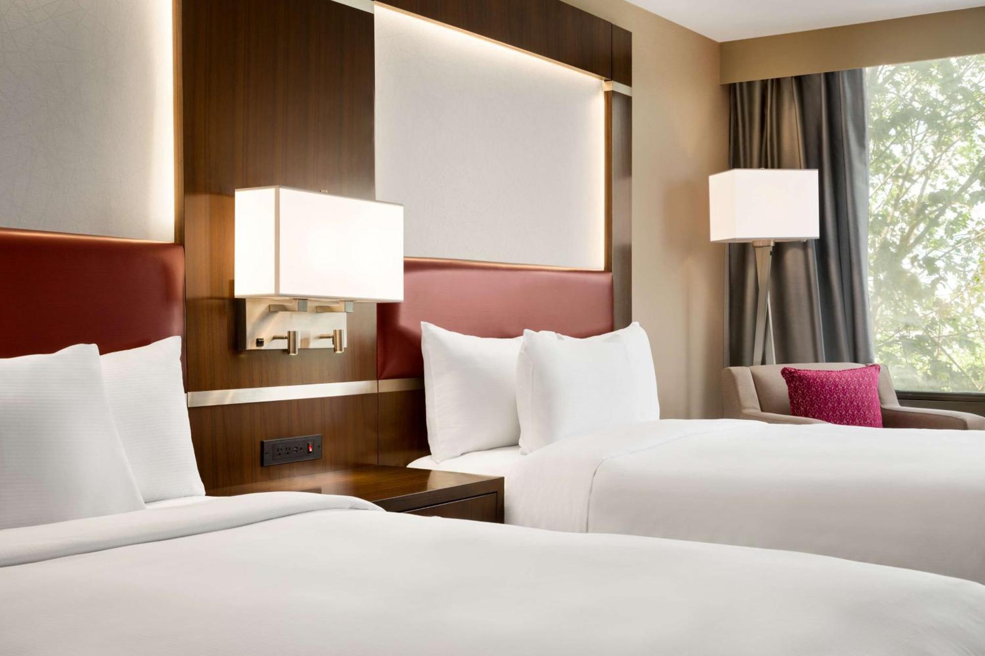 Doubletree By Hilton Hotel Toronto Airport West Mississauga Bagian luar foto