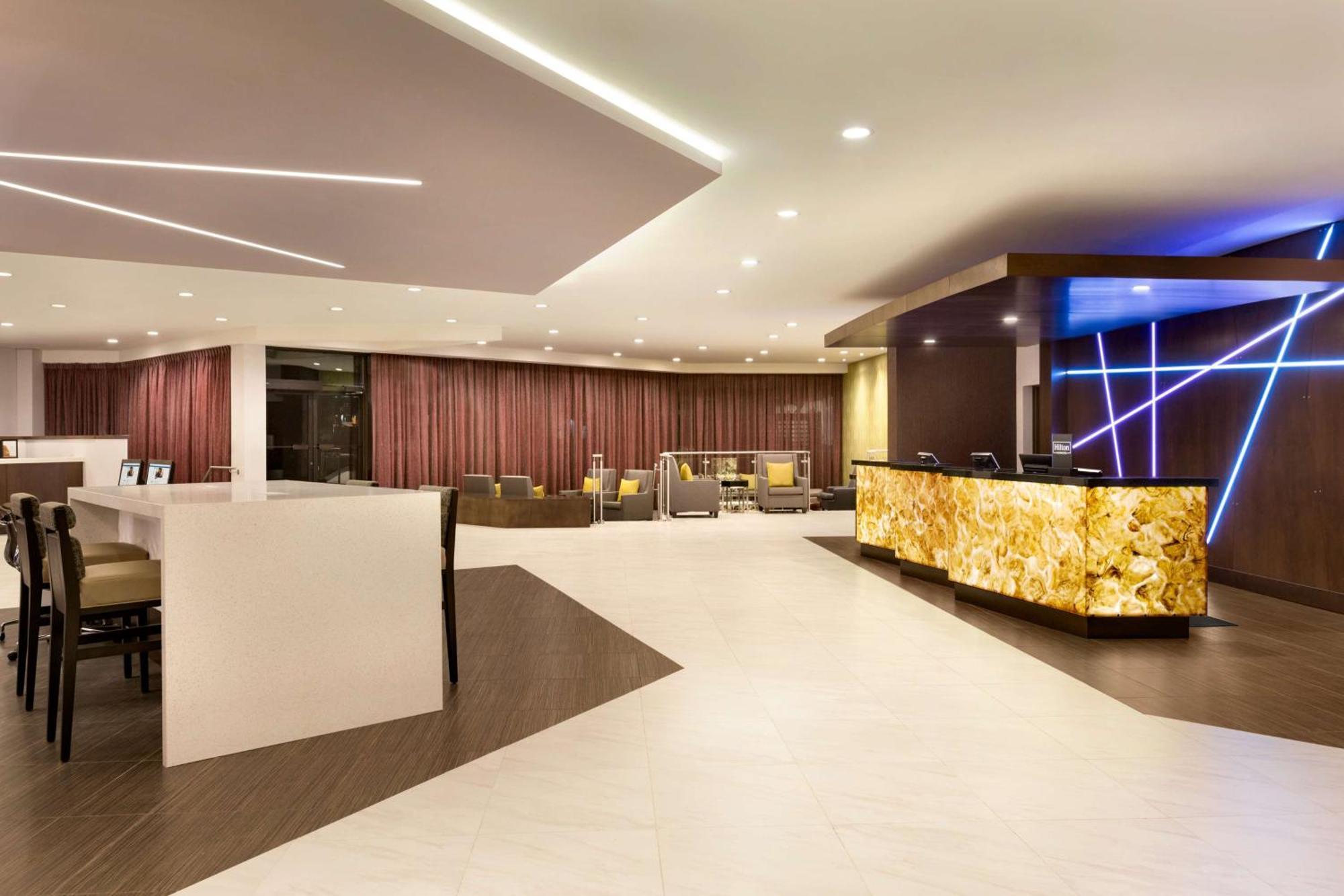 Doubletree By Hilton Hotel Toronto Airport West Mississauga Bagian luar foto