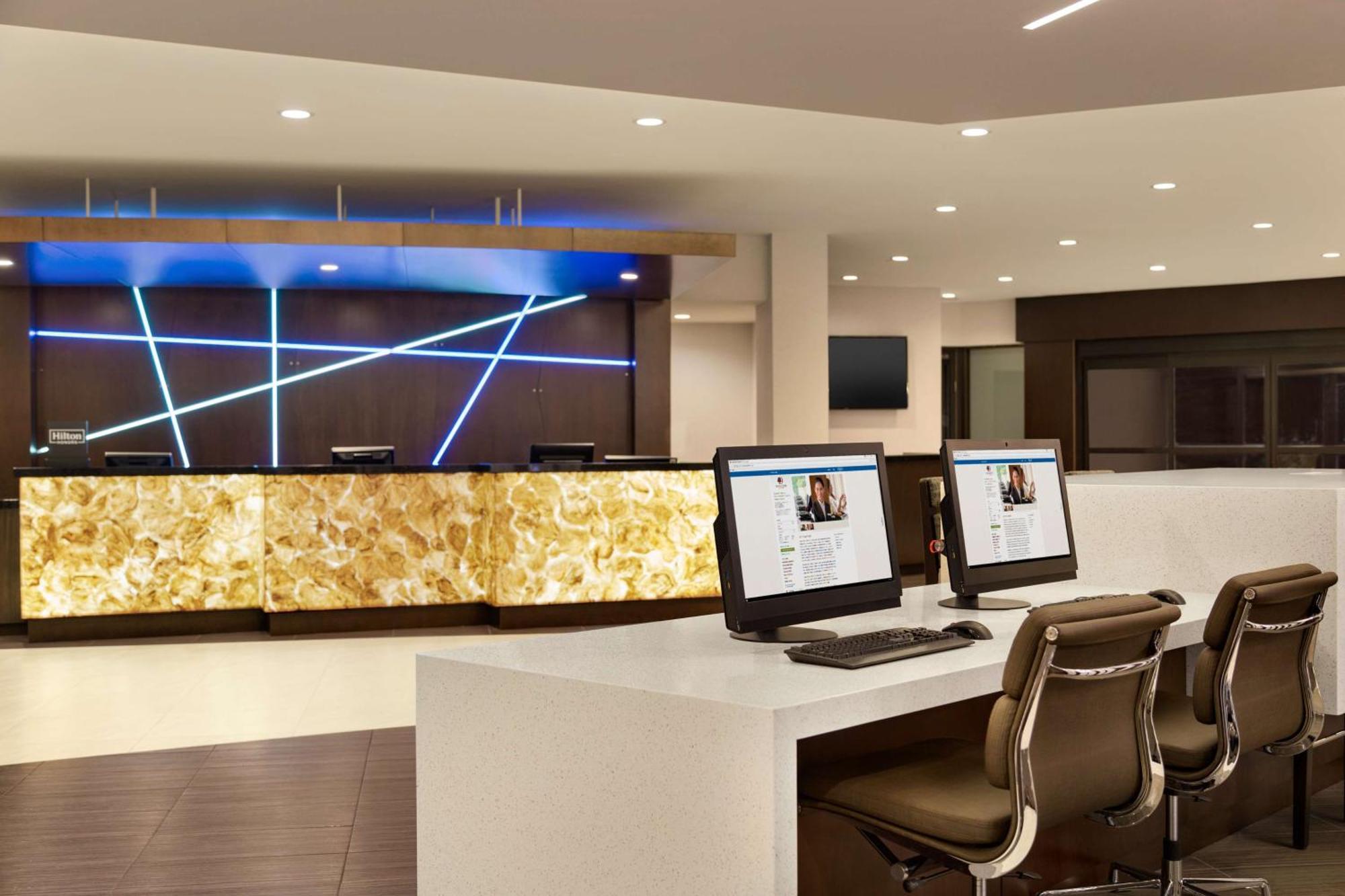 Doubletree By Hilton Hotel Toronto Airport West Mississauga Bagian luar foto