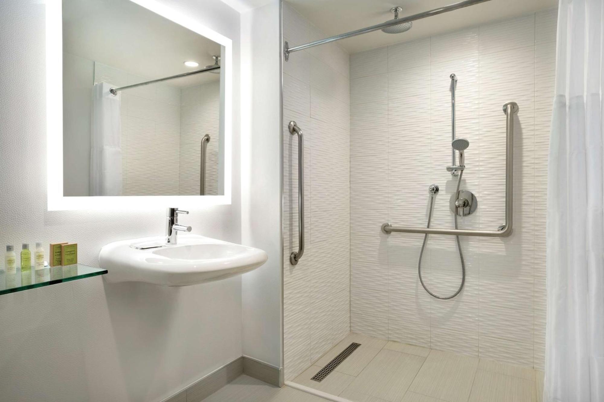 Doubletree By Hilton Hotel Toronto Airport West Mississauga Bagian luar foto